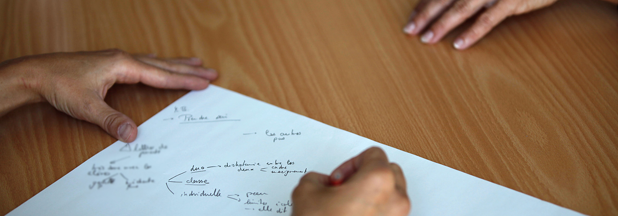 Chemin lumineux symbolisant le recul et l'évolution des pratiques